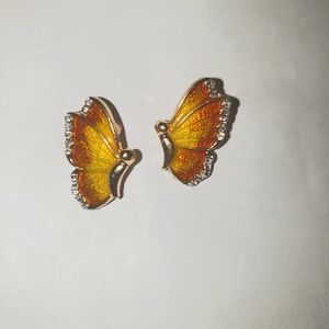 Women's craved retro pattern Butterfly rhinestone stud 1" earrings.